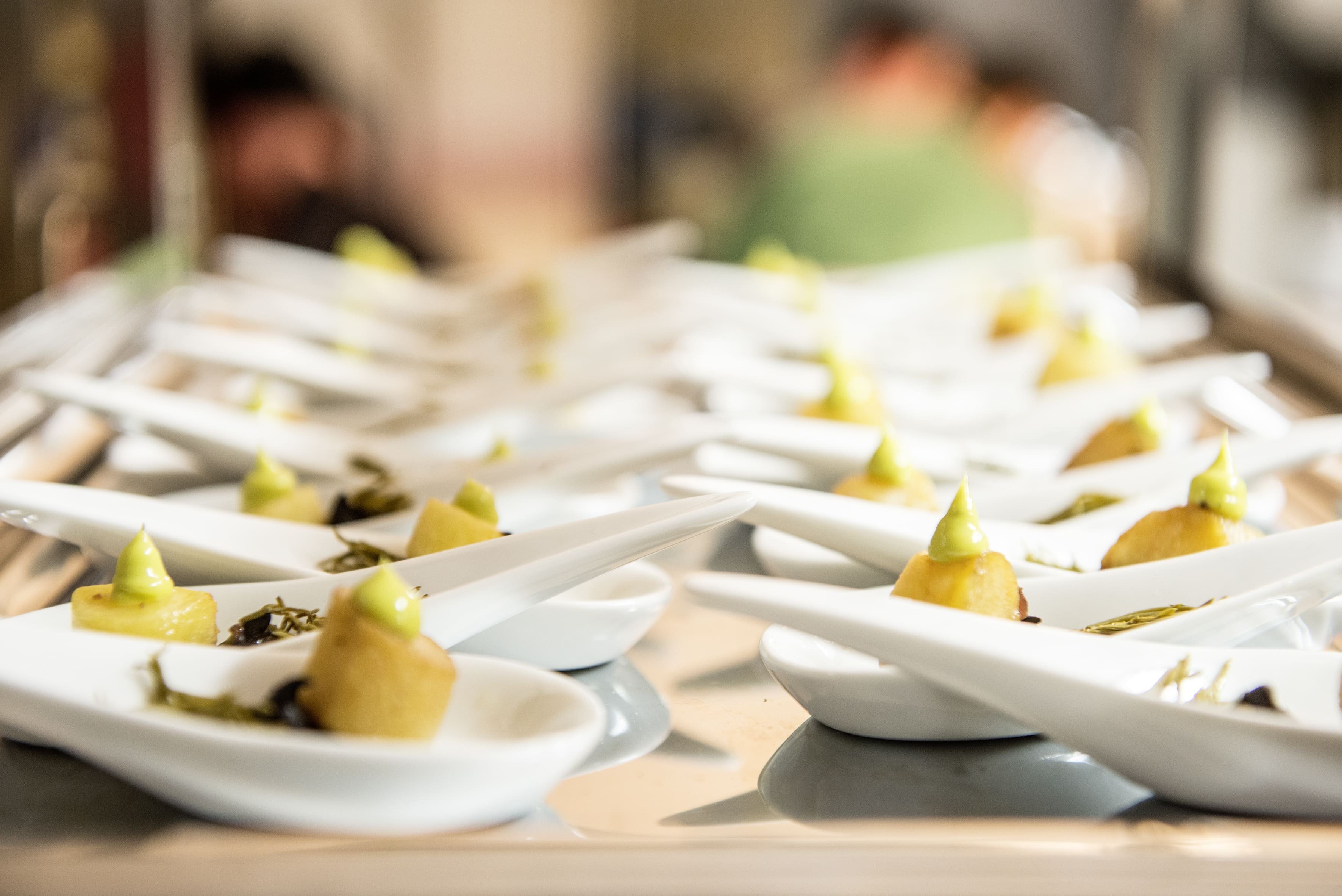 Außergewöhnliches Flying Buffet und hochwertiges Catering in der Hochzeitslocation E210 Eventhangar in Rheinmünster