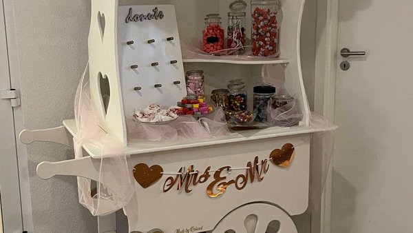 Weiße Candybar für Hochzeiten im Eventhaus Boger.