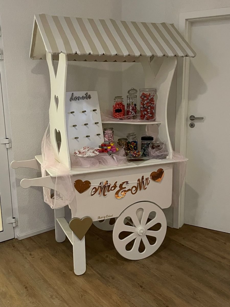 Weiße Candybar für Hochzeiten im Eventhaus Boger.