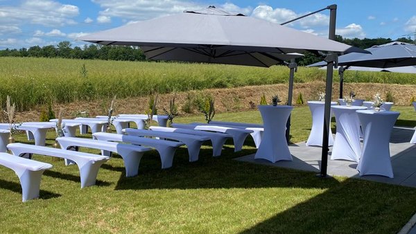 Bestuhlung für eine Hochzeitsfeier im Freien beim Eventhaus Boger bei Heilbronn.