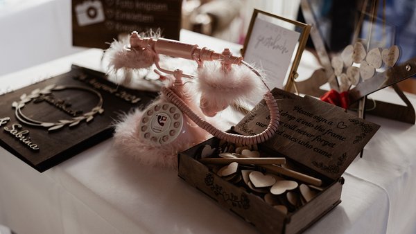 Liebevolle Details und modernes Audio-Gästebuch in der Hochzeitslocation in Bühlertal.