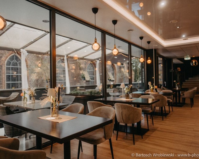 Moderner Innenraum der Bajrami Style & Coffee Bar in Herten als Geheimtipp für Brautpaare