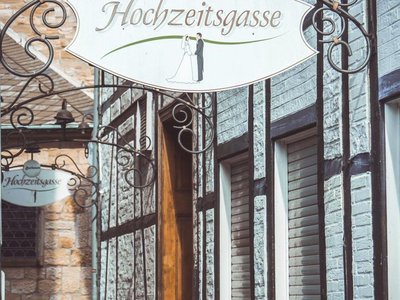 Romantische Hochzeitsgasse am Hotel-Restaurant Burbaum