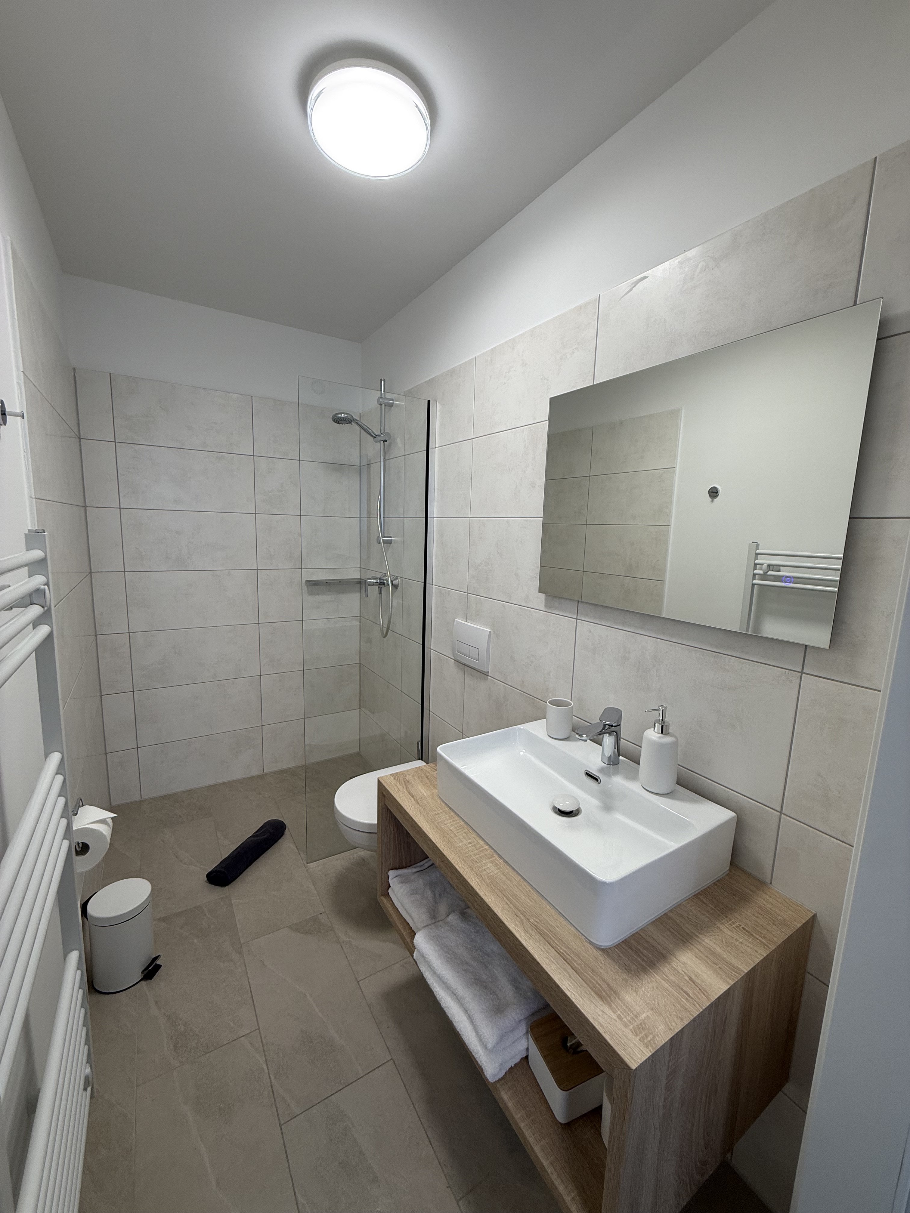 Modernes Badezimmer von einem Doppelzimmer im Hotel-Restaurant Burbaum