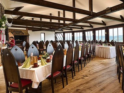 Annie Finefood auf Burg Guttenberg