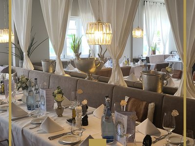 CHECK INN Restaurant