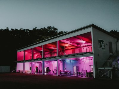 CITYGOLF STUTTGART - Hochzeitslocation im Grünen und am Wasser