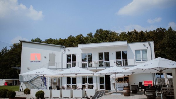 Hochzeitslocation CITYGOLF STUTTGART - Hochzeitslocation im Grünen und am Wasser