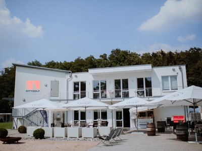 CITYGOLF STUTTGART - Hochzeitslocation im Grünen und am Wasser