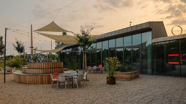 Hochzeitslocation Glasbau / Neue Welle