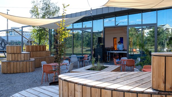 Hochzeitslocation Glasbau / Neue Welle