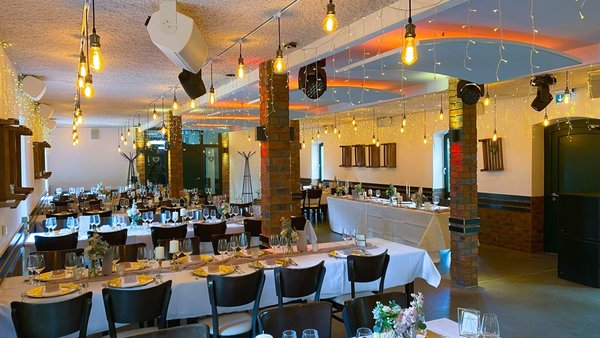 Hochzeitslocation Häserhof Festsaal & Alte Schule