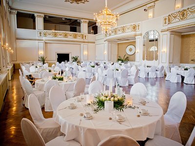 Historischer Ballsaal im Parkhotel Dresden