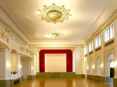 Historischer Ballsaal im Parkhotel Dresden