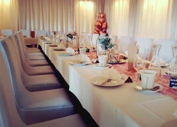 Hochzeitslocation Kastaniengrün Event-Catering-Lokation