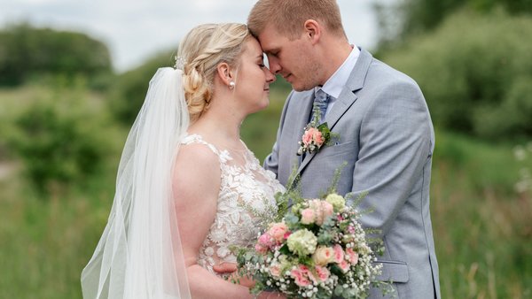 Hochzeitsfotograf Lina Stilla Photography - emotionale, zeitlose Hochzeitsreportagen