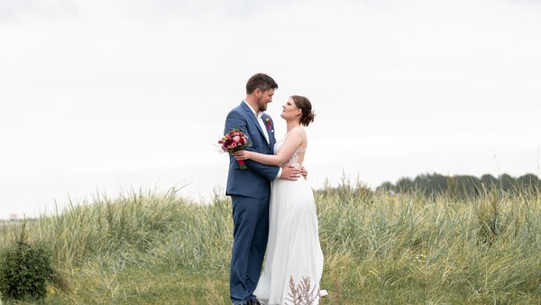 Hochzeitsfotograf Lina Stilla Photography - emotionale, zeitlose Hochzeitsreportagen