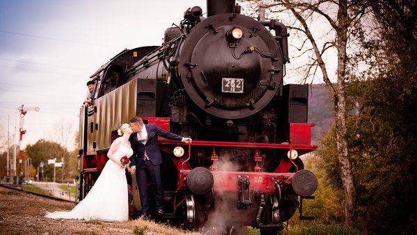 Hochzeitslocation "Mit Volldampf ins Glück" - Heiraten bei der Sauschwänzlebahn