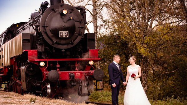 Hochzeitslocation "Mit Volldampf ins Glück" - Heiraten bei der Sauschwänzlebahn