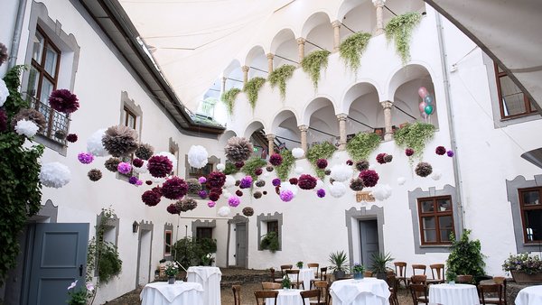 Hochzeitslocation Schloss und Marstall Pertenstein