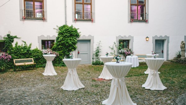 Hochzeitslocation Schloss und Marstall Pertenstein