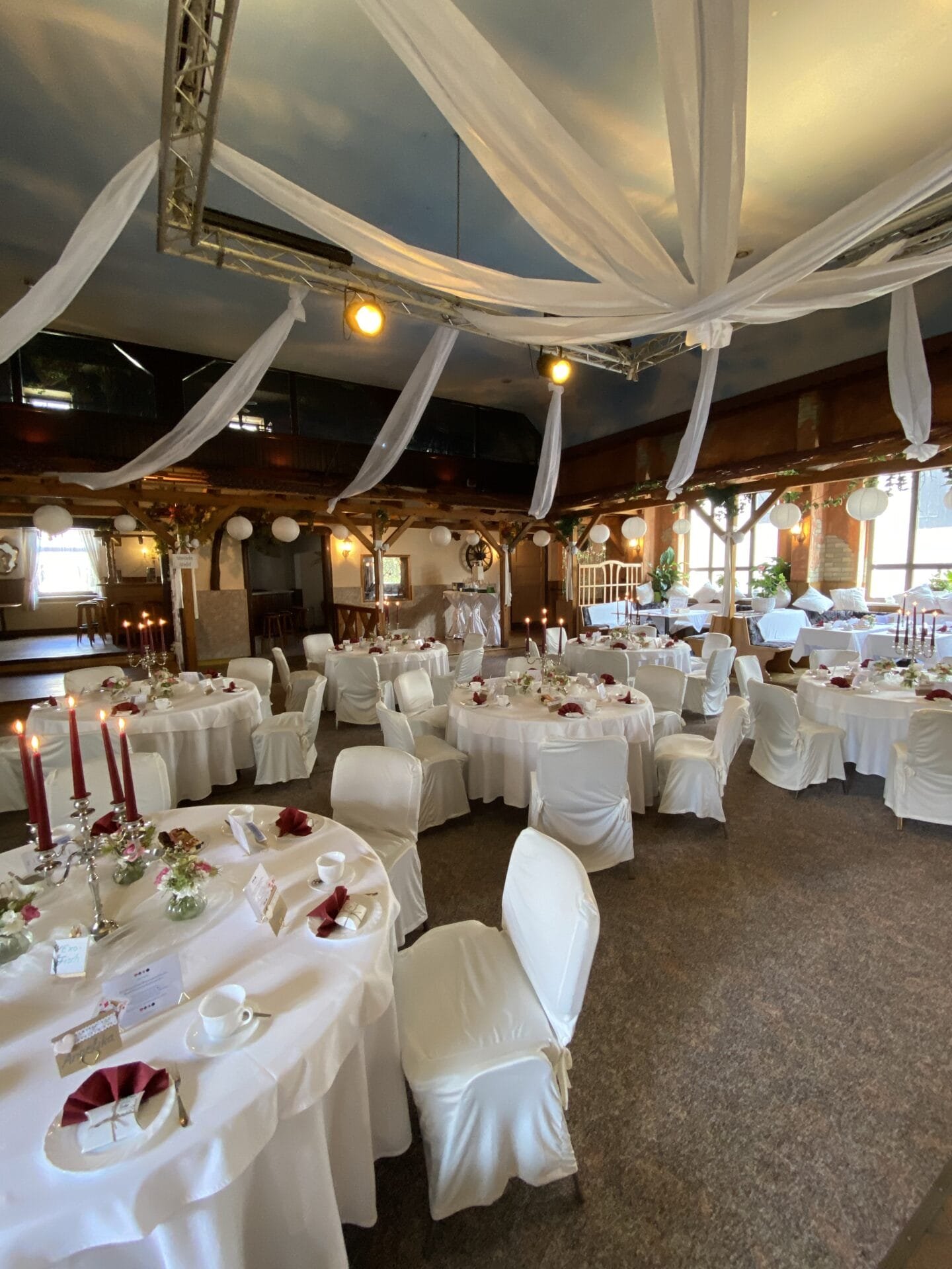 Hochzeitslocation Simon Wildetaube