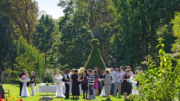 Sektempfang im Kurpark neben der Hochzeitslocation Kurhaus Bad Krozingen