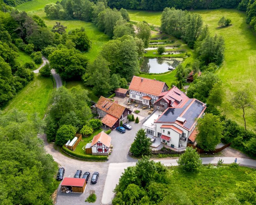 Hochzeitslocation Landhaus Bärenmühle in Frankenau – Luftaufnahme der Anlage