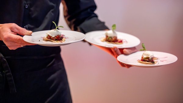 Service bei einer exklusiven Hochzeitsfeier im Landhaus Bärenmühle
