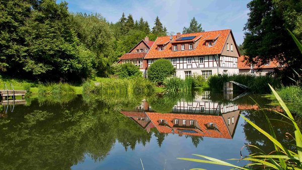 Hochzeitslocation Landhaus Bärenmühle in Frankenau (Hessen) mit Teichanlage