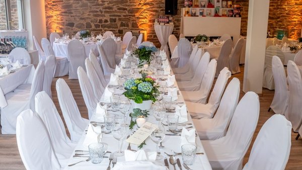 Festsaal der Hochzeitslocation Landhaus Bärenmühle für stilvolle Hochzeitsfeiern in Hessen