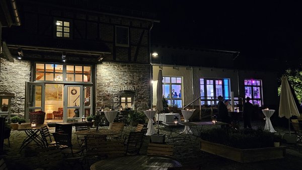 Abendstimmung bei einer Hochzeitsfeier in der Landhaus Bärenmühle