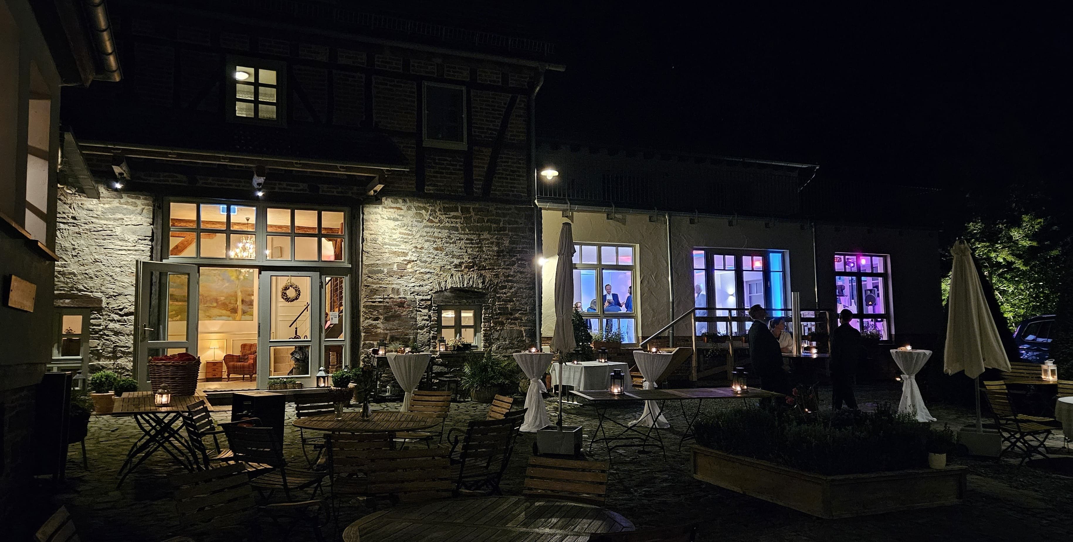 Abendstimmung bei einer Hochzeitsfeier in der Landhaus Bärenmühle