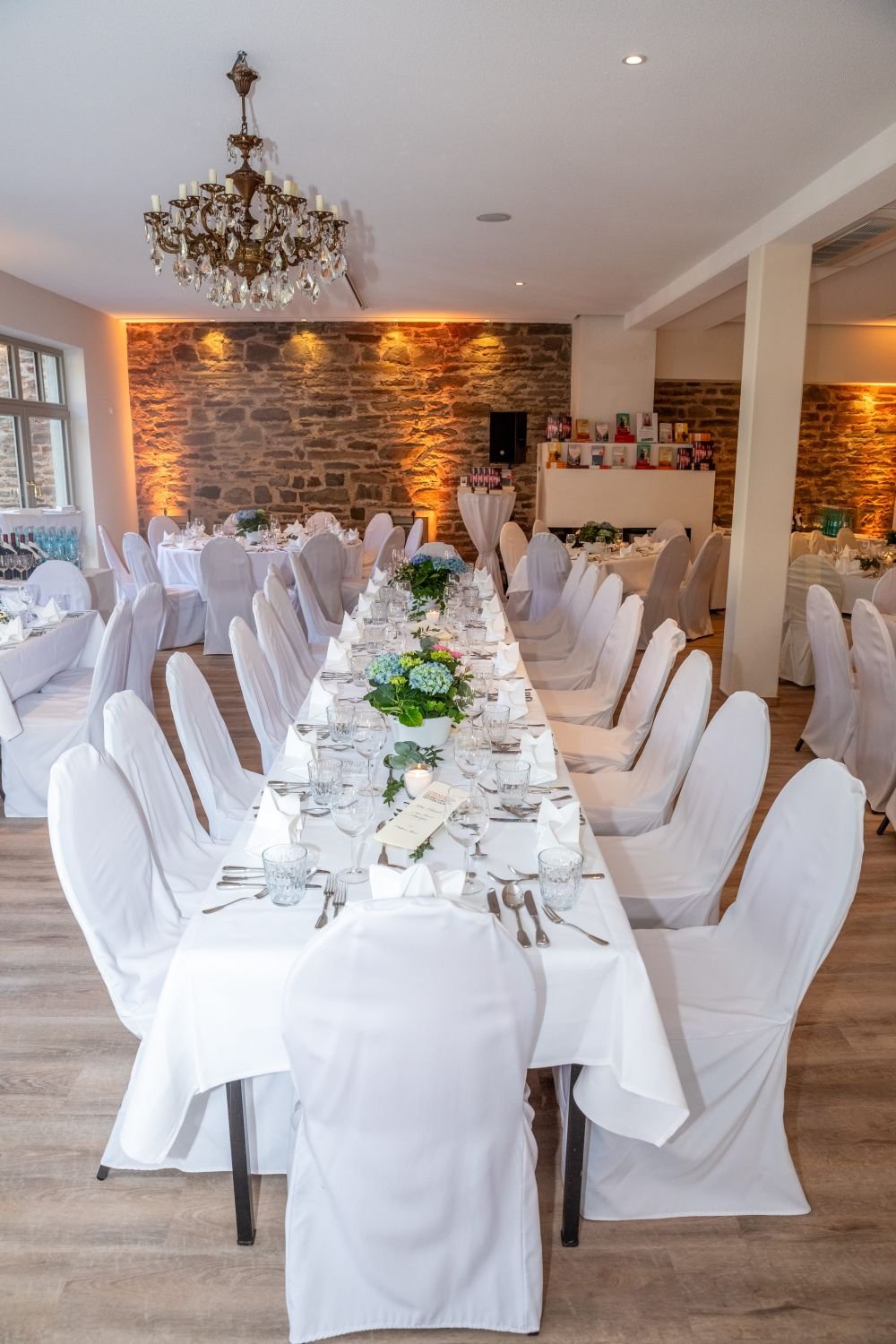 Festsaal der Hochzeitslocation Landhaus Bärenmühle für stilvolle Hochzeitsfeiern in Hessen