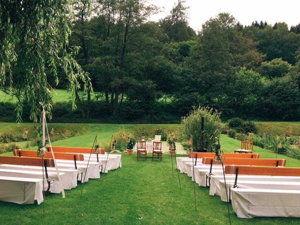 Freie Trauung auf dem Gelände der Hochzeitslocation Landhaus Bärenmühle in Hessen