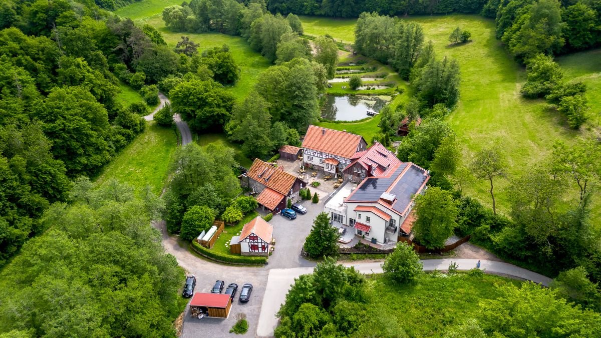 Luftaufnahme der Hochzeitslocation Landhaus Bärenmühle in Hessen