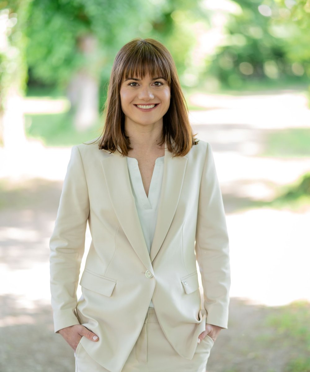 Melanie Chmieliczek, Gründerin von unserehochzeitslocation.de – sie sorgt dafür, dass Hochzeitslocations mehr Anfragen bekommen