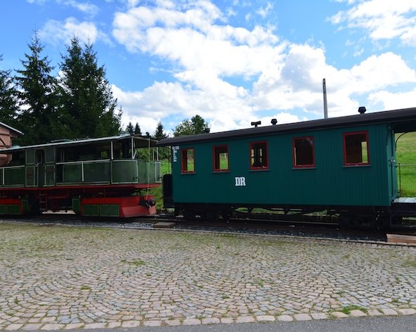 Außenansicht des Rollblock-Personenwagens ein Ort füAußenasicht des Rollblock-Personenwagens ein Ort für strndesamtliche Trauungen im Vogtland