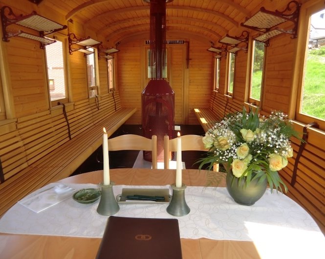 Innenansicht des Rollblock-Personenwagens-toller Raum zum historisch heiraten