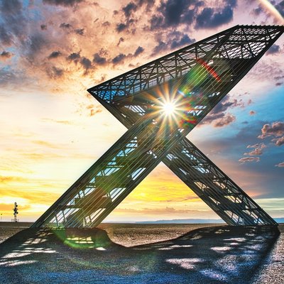Das beeindruckende Saarpolygon in der Nähe von Saarlouis bei Sonnenuntergang