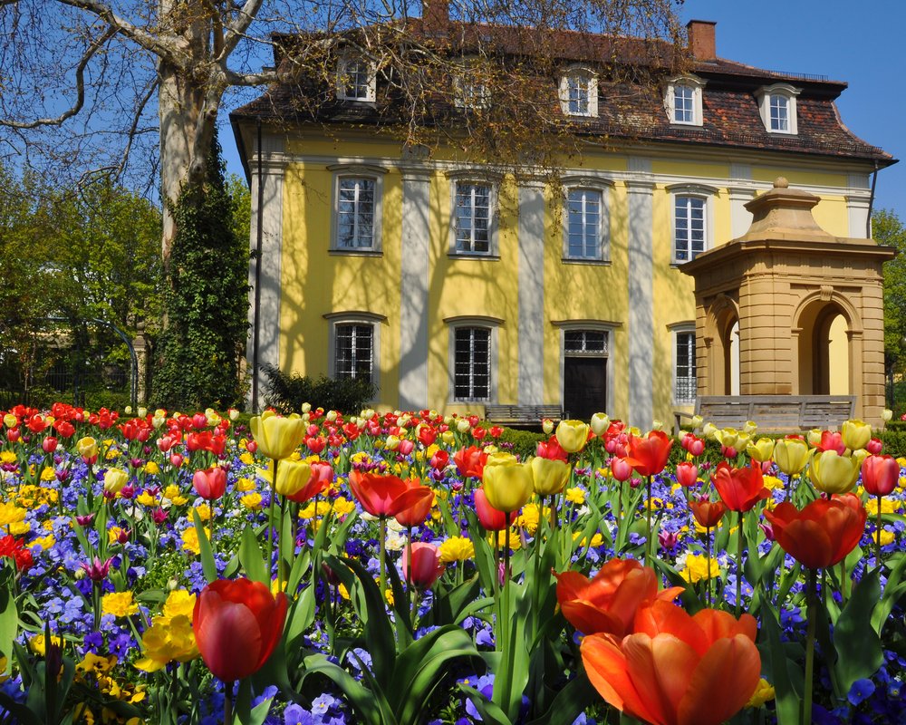 Schießhaus Heilbronn – beliebter Trauort des Standesamts mit Garten und Blumen im Stadtpark