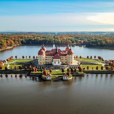 Romantische Schlosshochzeiten in Sachsen, hier Schloss Moritzburg als Beispiel