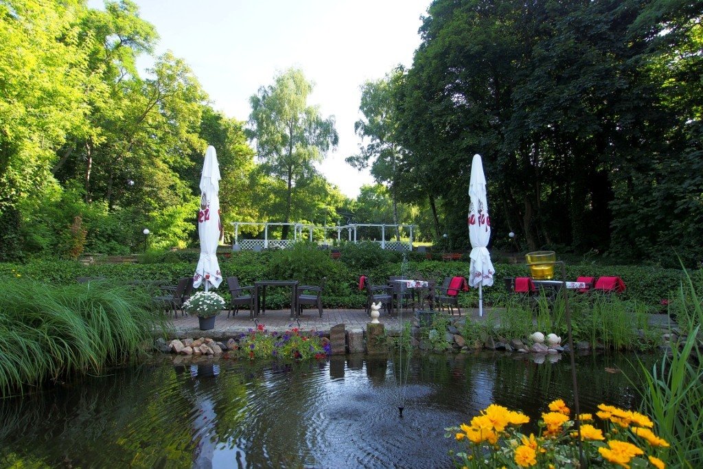 Park und Teichanlage der Hochzeitslocation Schloßvilla Derenburg