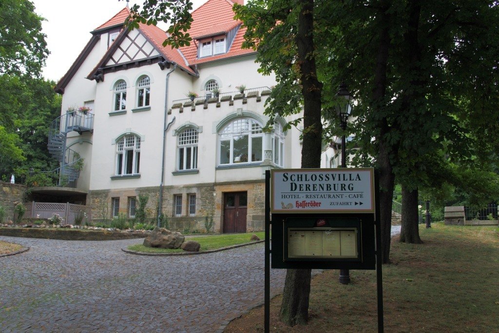 Historische Außenansicht der Schloßvilla Derenburg, einer Hochzeitslocation im Harz