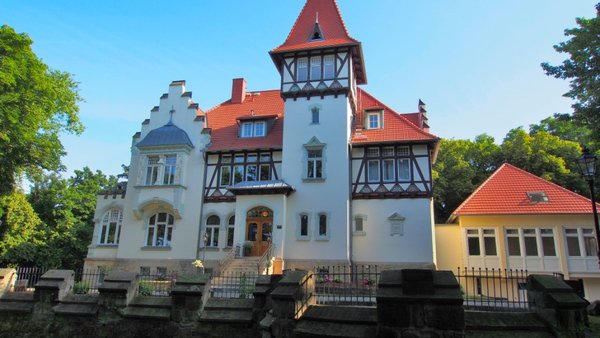 Frontansicht der Schlossvilla Derenburg als Hochzeitslocation