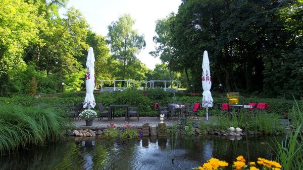 Park und Teichanlage der Hochzeitslocation Schloßvilla Derenburg