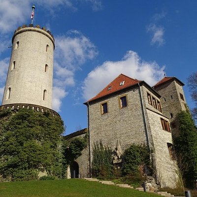 Blick von unten auf die Sparrenburg in Bielefeld