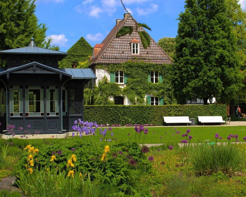 Der botanische Garten Augsburg bietet eine traumhafte Kulisse für standesamtliche Trauungen und Fotoshootings im Anschluss