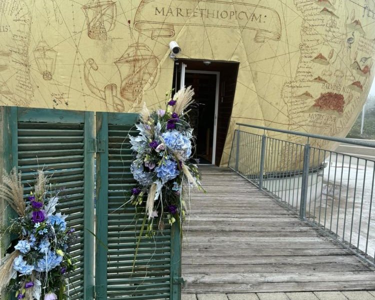 Das Mercateum ist ein begehbarer Globus und ein besonderer Ort für standesamtliche Trauungen in der Nähe von Augsburg