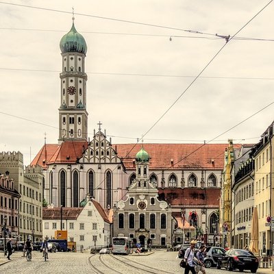 Blick auf die evangelische St.-Ulrichs-Kirche in Augsburg